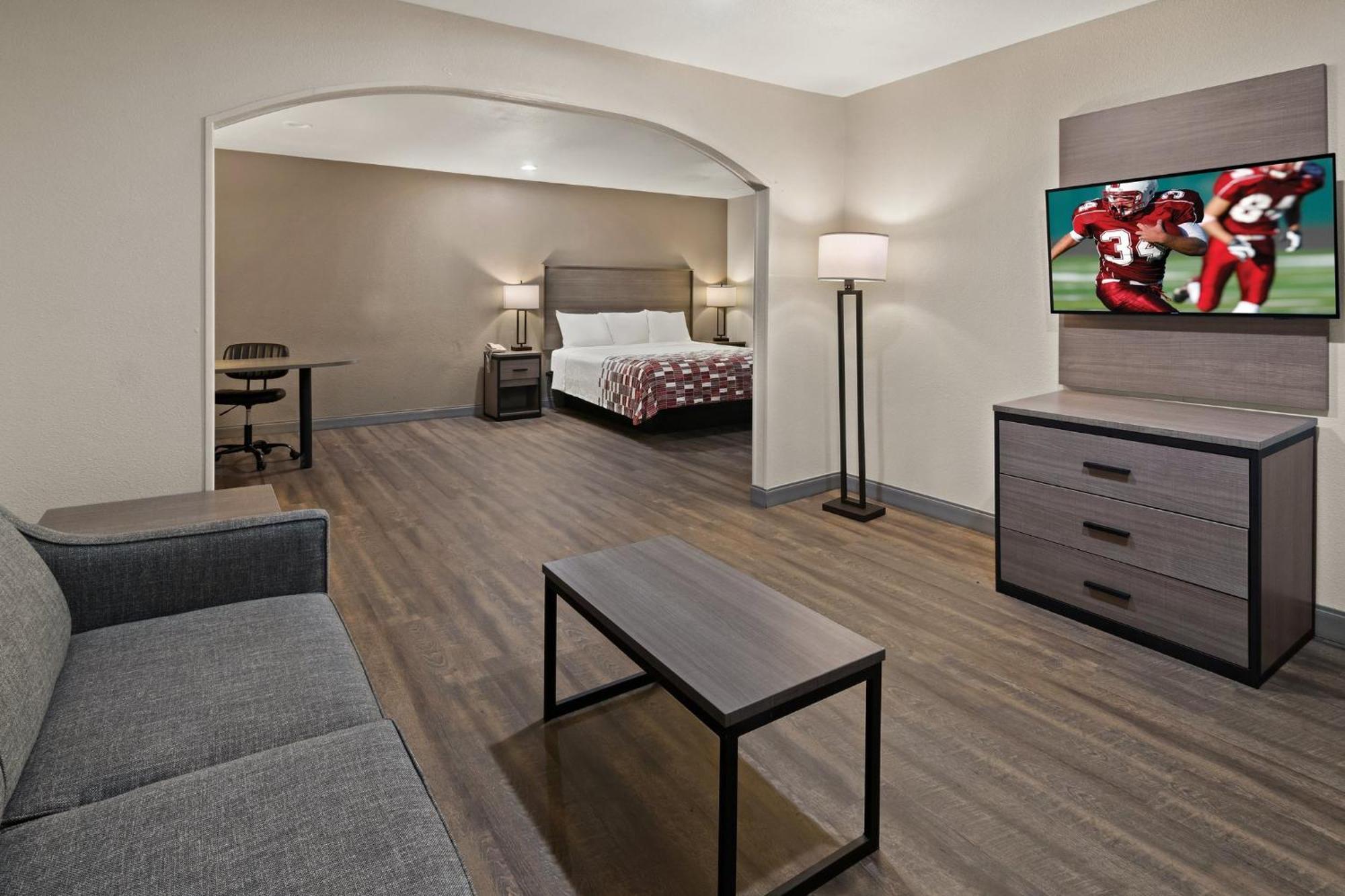 Red Roof Inn & Suites Irving - Dfw Airport South Екстериор снимка