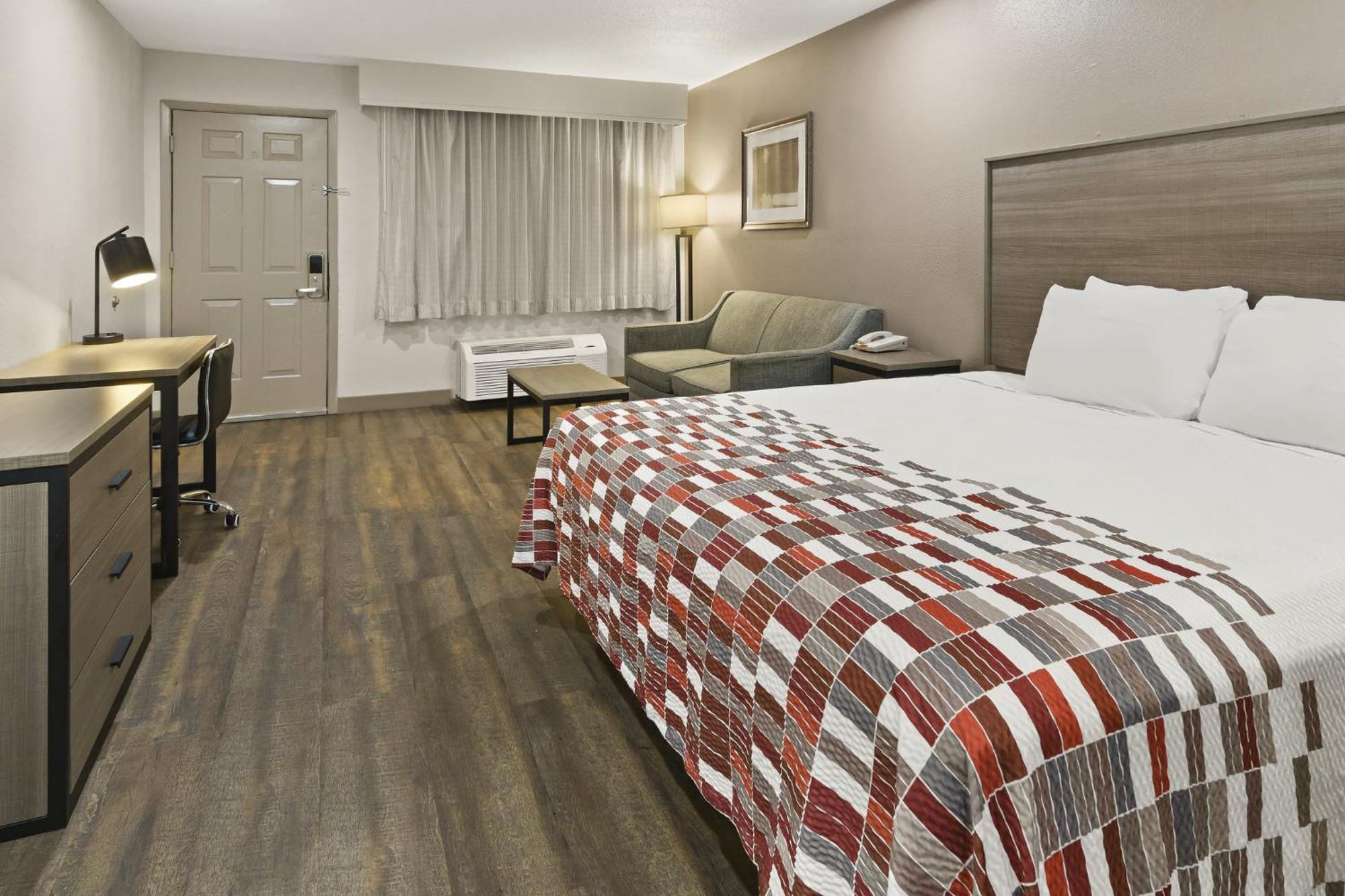 Red Roof Inn & Suites Irving - Dfw Airport South Екстериор снимка