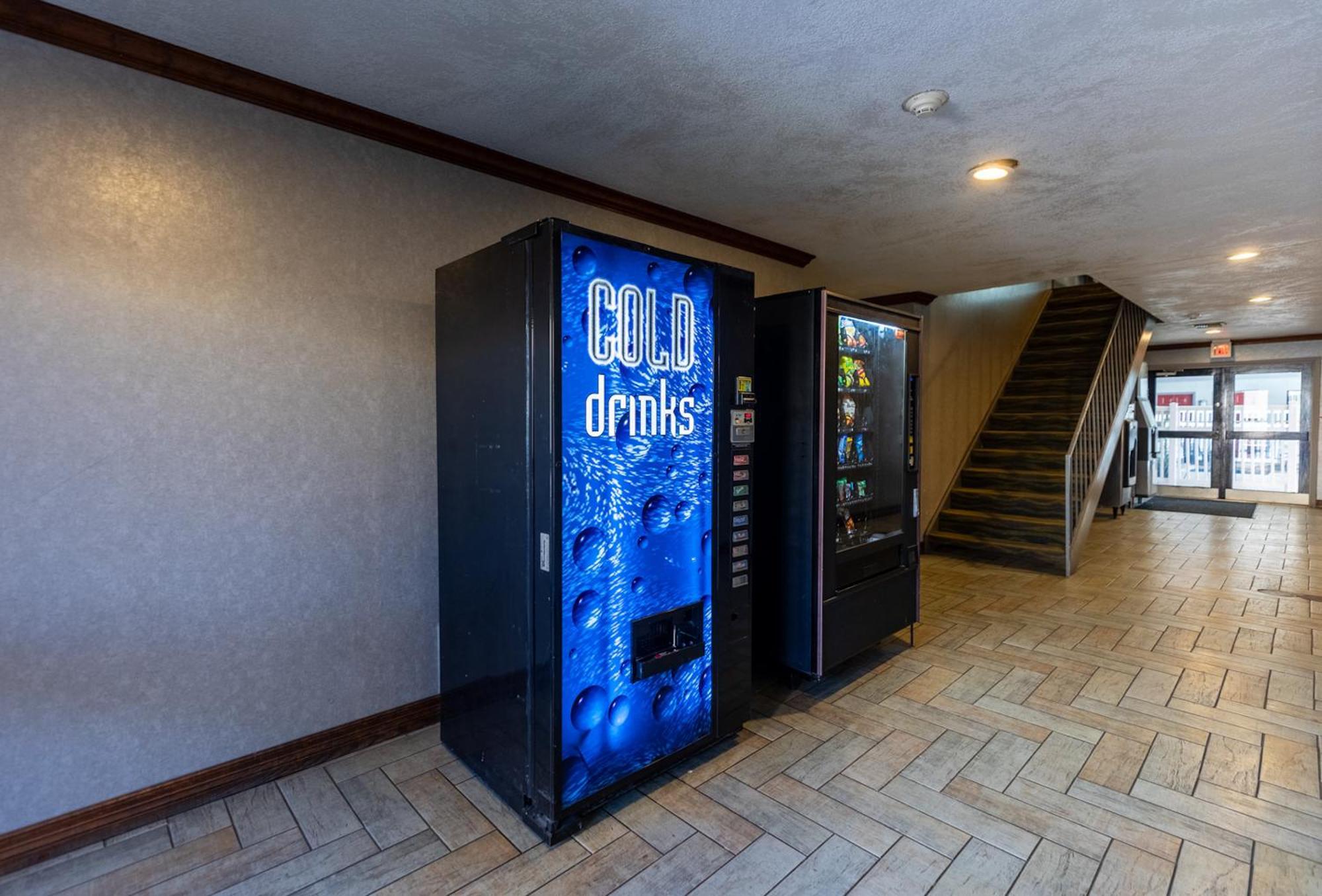 Red Roof Inn & Suites Irving - Dfw Airport South Екстериор снимка
