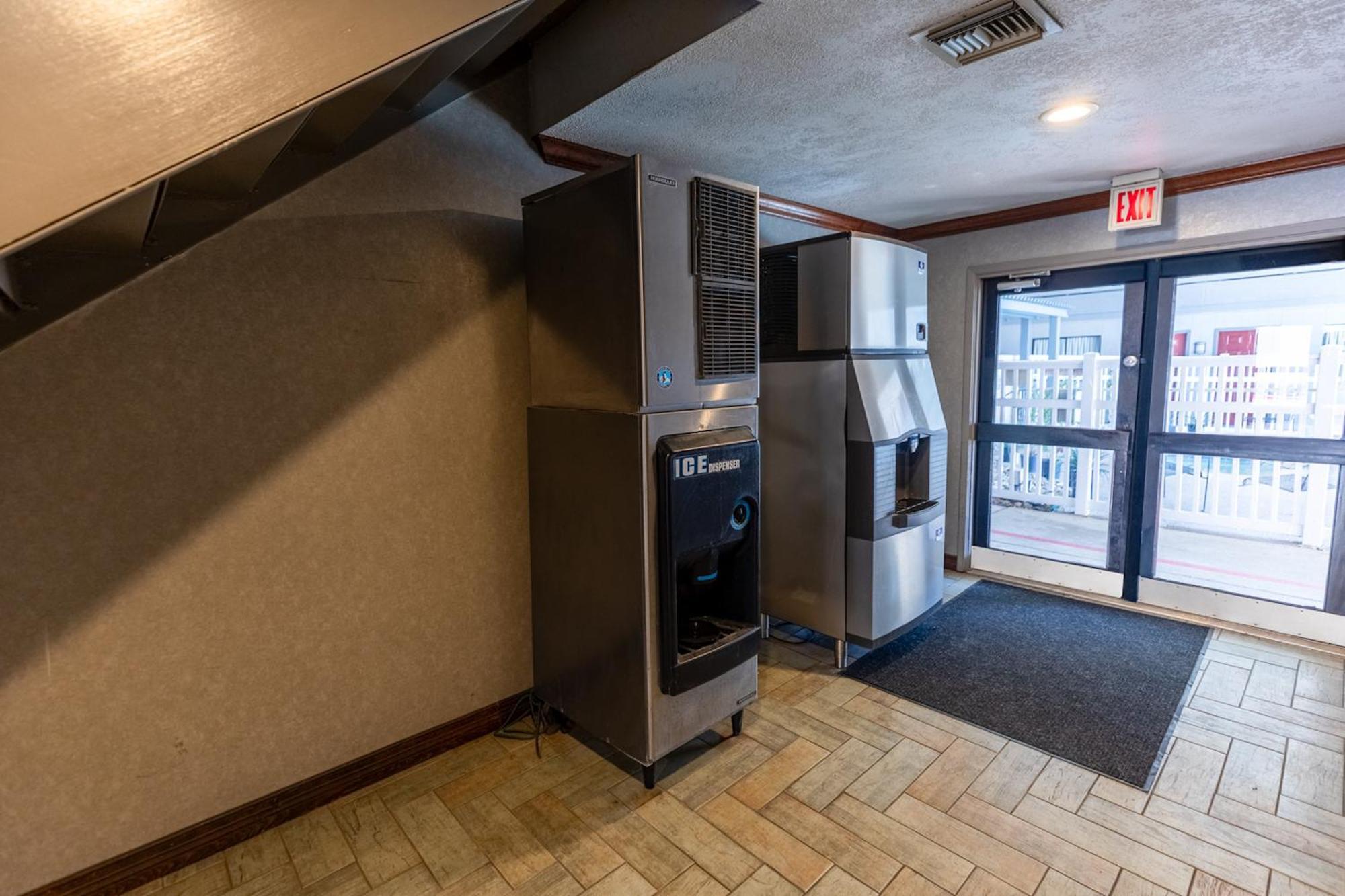 Red Roof Inn & Suites Irving - Dfw Airport South Екстериор снимка
